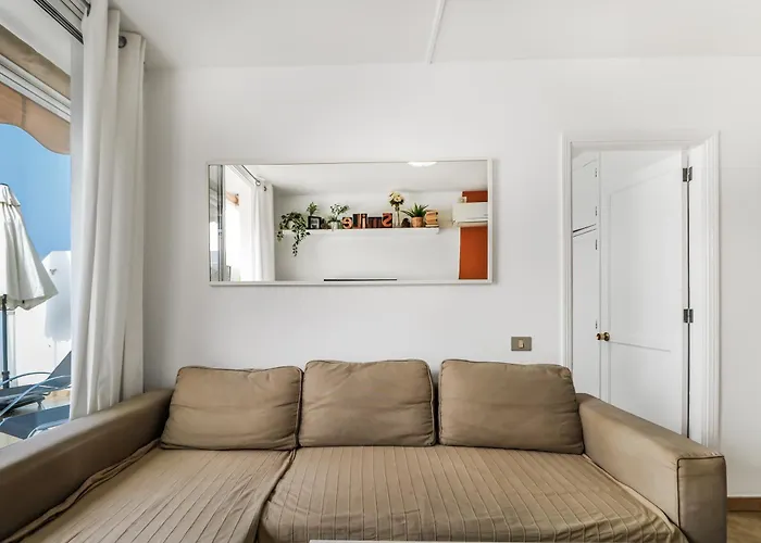 Bright Amadores Seaview Apartment